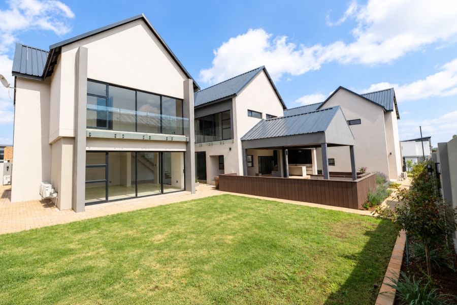 6 Bedroom Property for Sale in Midstream Estate Gauteng