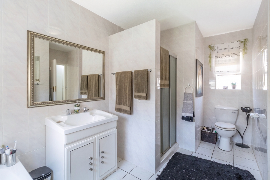 3 Bedroom Property for Sale in Faerie Glen Gauteng