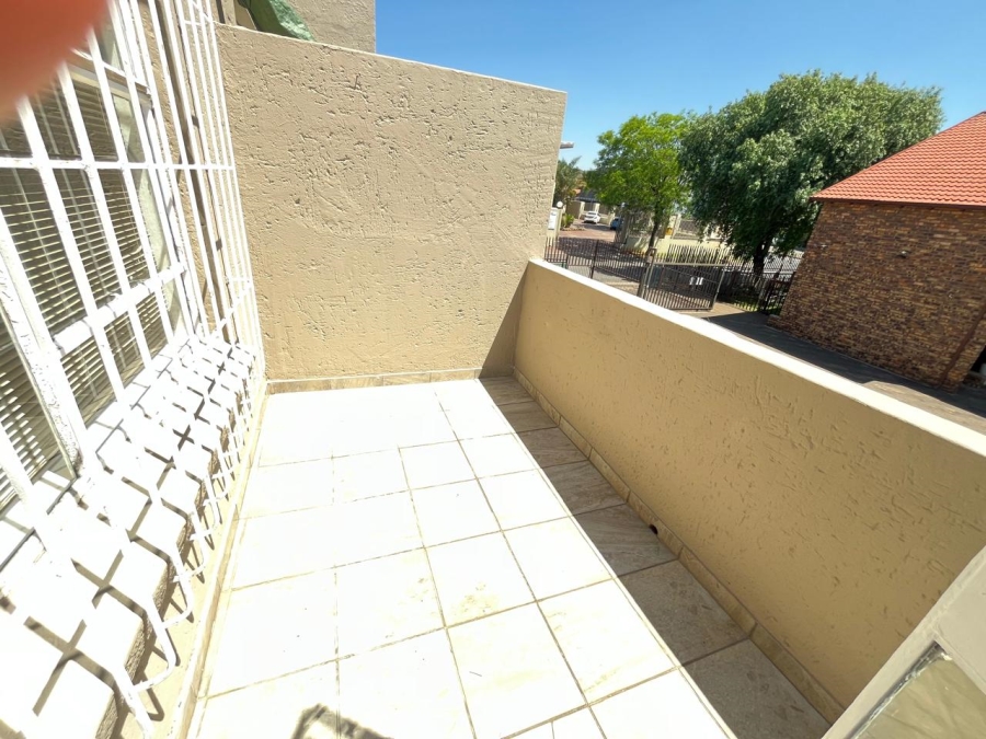 2 Bedroom Property for Sale in New Redruth Gauteng