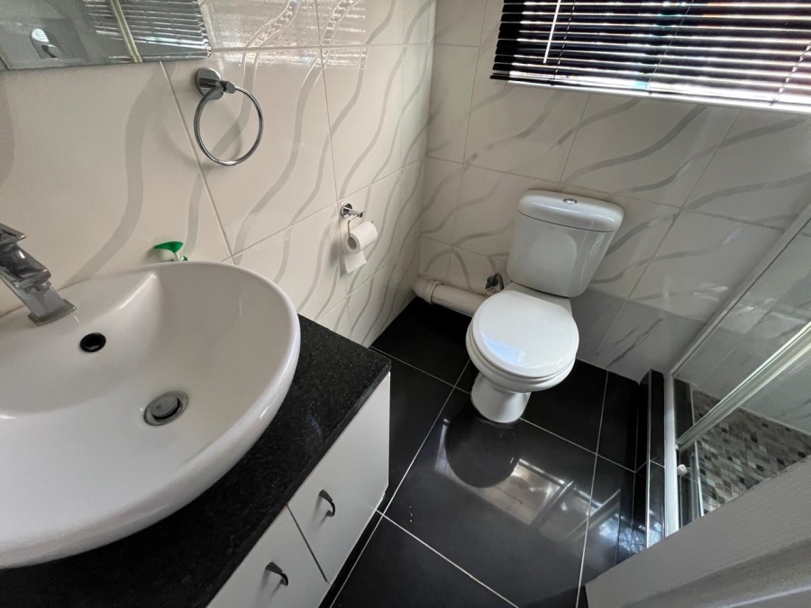 3 Bedroom Property for Sale in Bassonia Gauteng