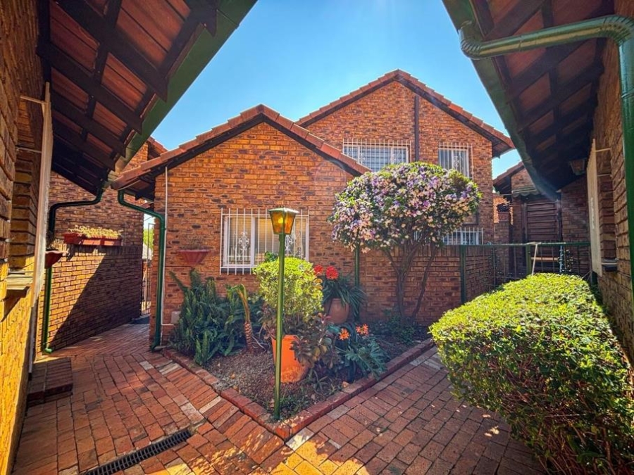 3 Bedroom Property for Sale in Bassonia Gauteng