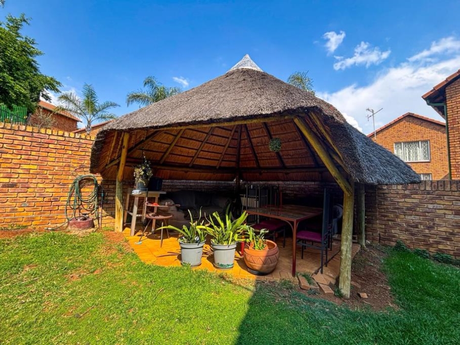 2 Bedroom Property for Sale in Bassonia Gauteng