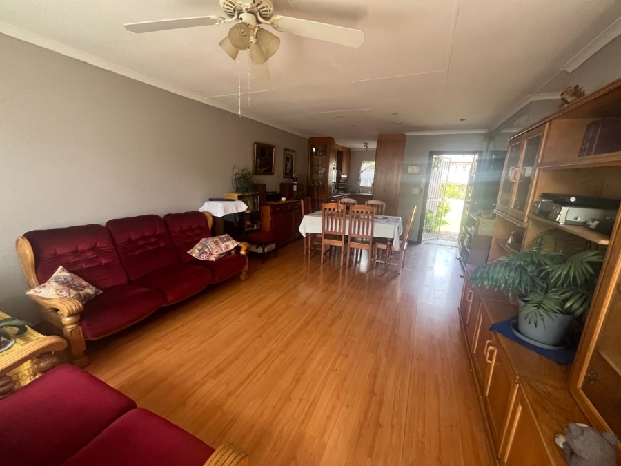 2 Bedroom Property for Sale in Albertsdal Gauteng