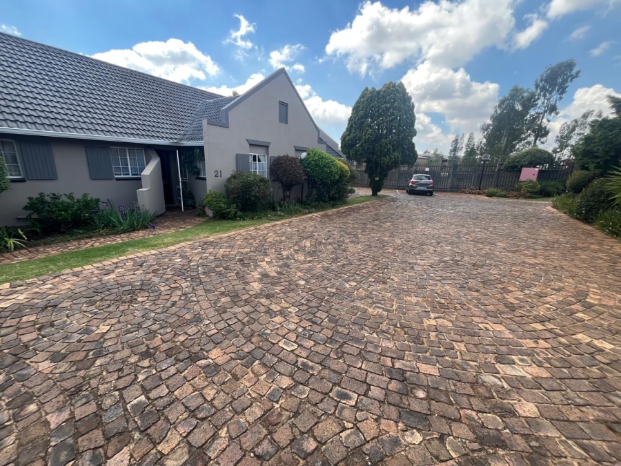 2 Bedroom Property for Sale in Albertsdal Gauteng