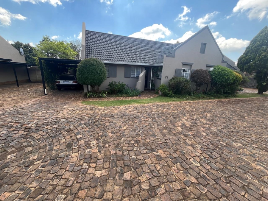 2 Bedroom Property for Sale in Albertsdal Gauteng