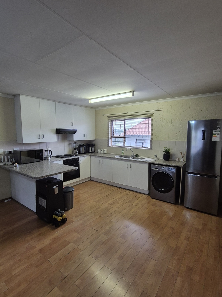 To Let 2 Bedroom Property for Rent in Vorna Valley Gauteng