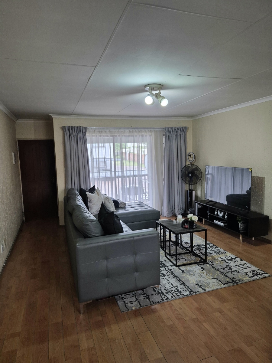 To Let 2 Bedroom Property for Rent in Vorna Valley Gauteng