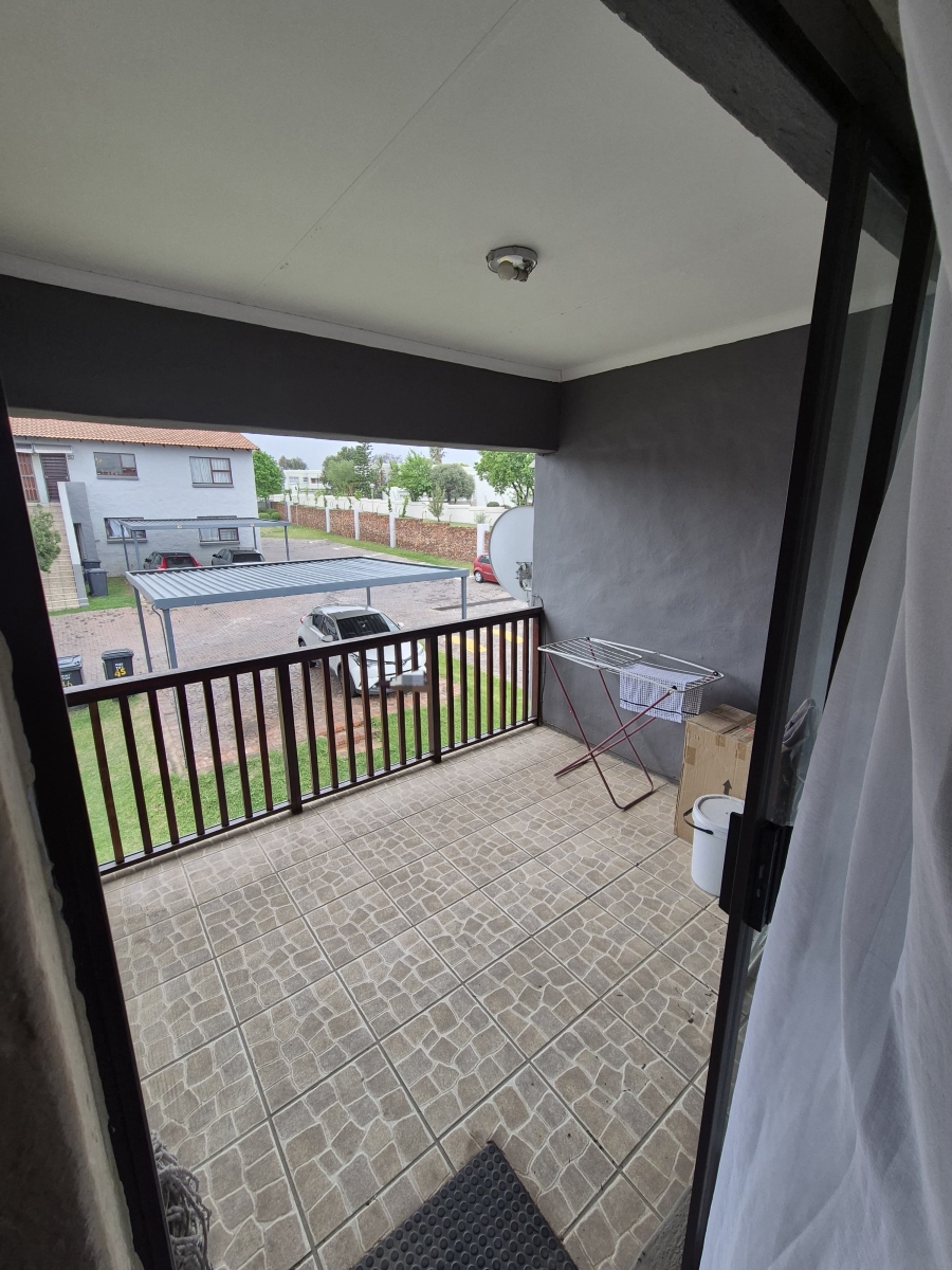 To Let 2 Bedroom Property for Rent in Vorna Valley Gauteng