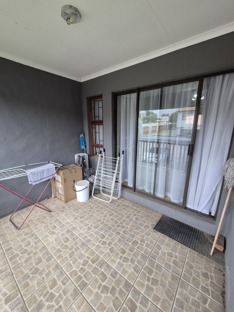 To Let 2 Bedroom Property for Rent in Vorna Valley Gauteng