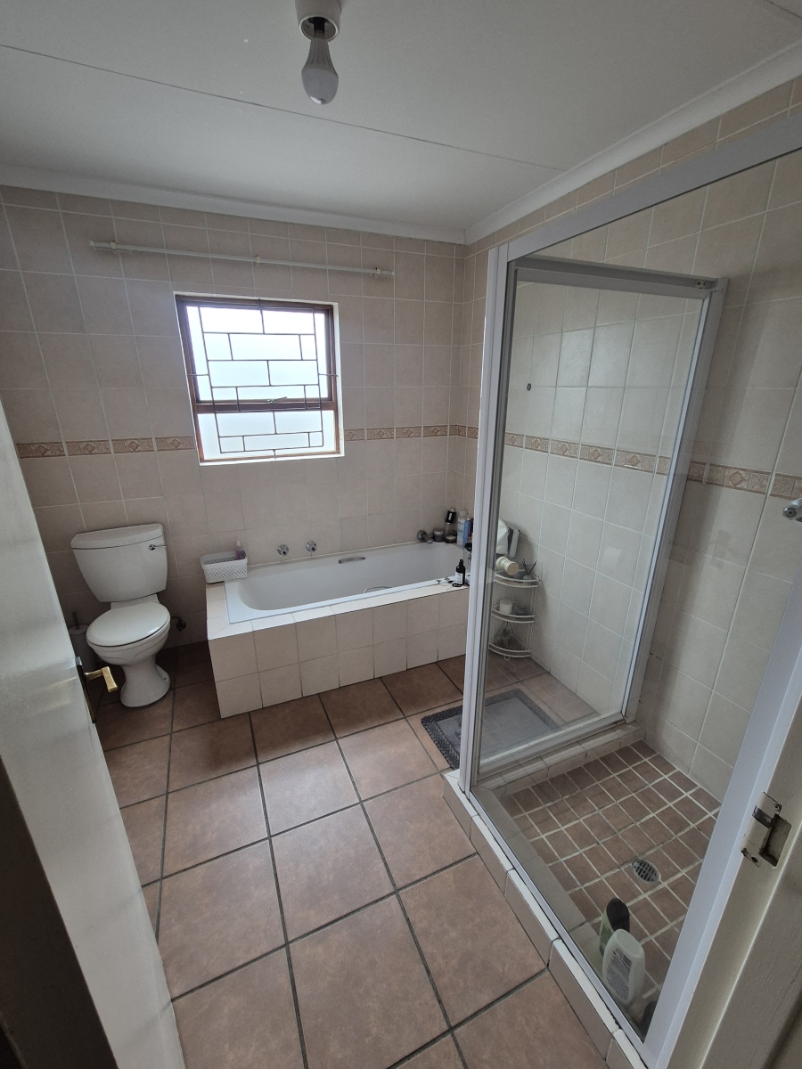 To Let 2 Bedroom Property for Rent in Vorna Valley Gauteng