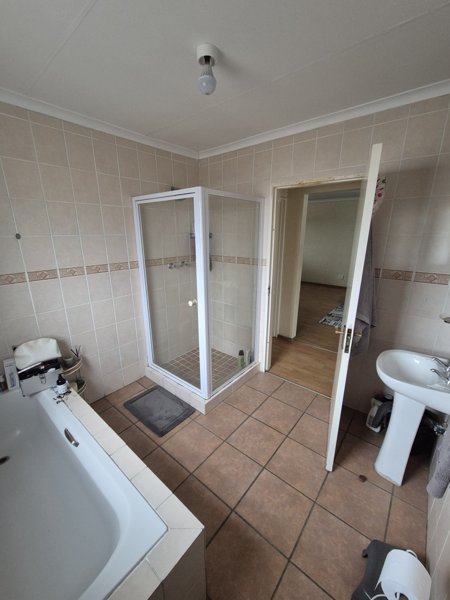 To Let 2 Bedroom Property for Rent in Vorna Valley Gauteng