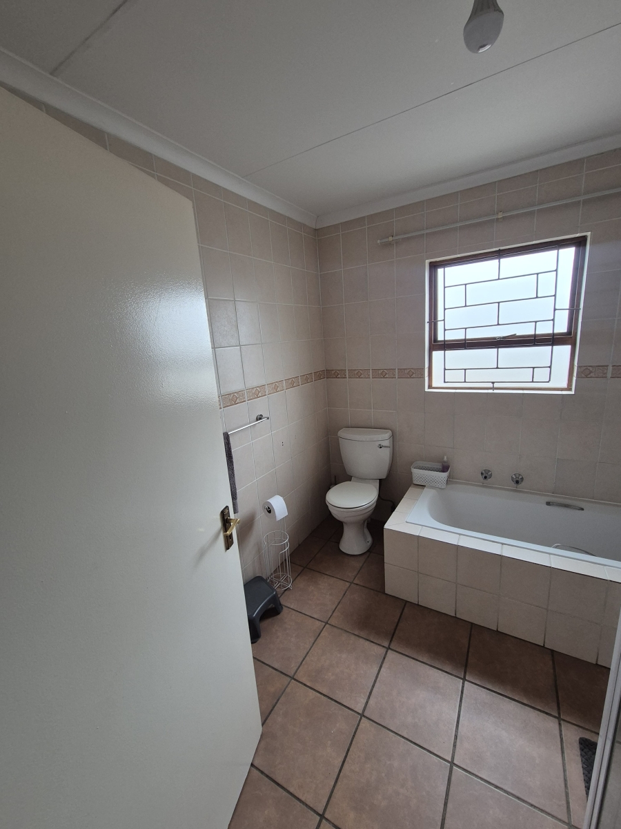To Let 2 Bedroom Property for Rent in Vorna Valley Gauteng