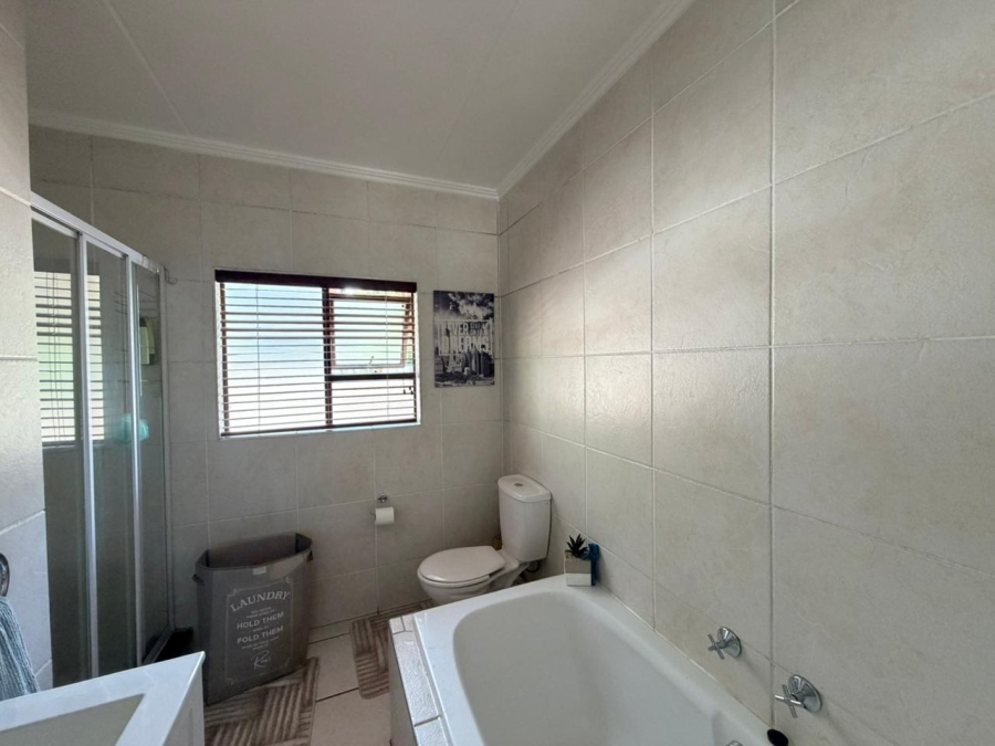 To Let 2 Bedroom Property for Rent in Sunninghill Gauteng