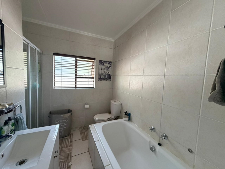 To Let 2 Bedroom Property for Rent in Sunninghill Gauteng