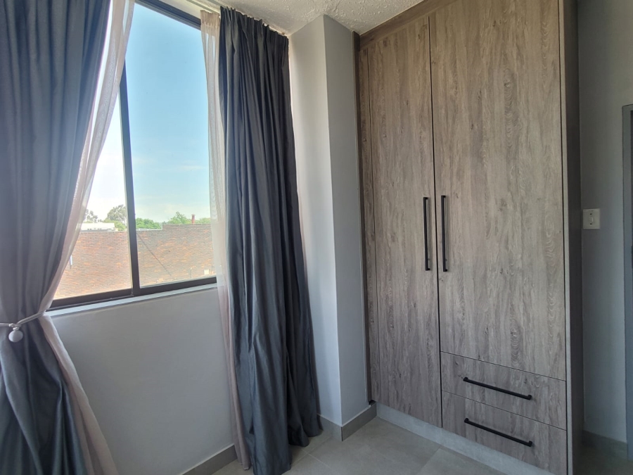 To Let 1 Bedroom Property for Rent in Fairland Gauteng