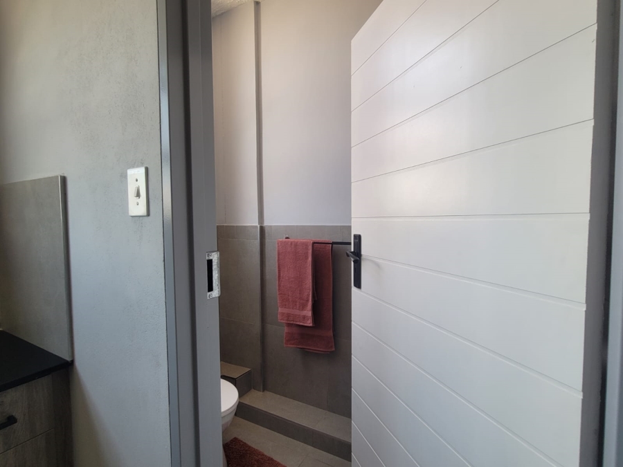 To Let 1 Bedroom Property for Rent in Fairland Gauteng