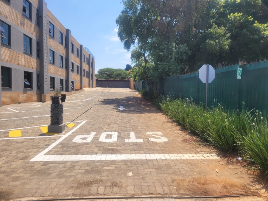 To Let 1 Bedroom Property for Rent in Fairland Gauteng