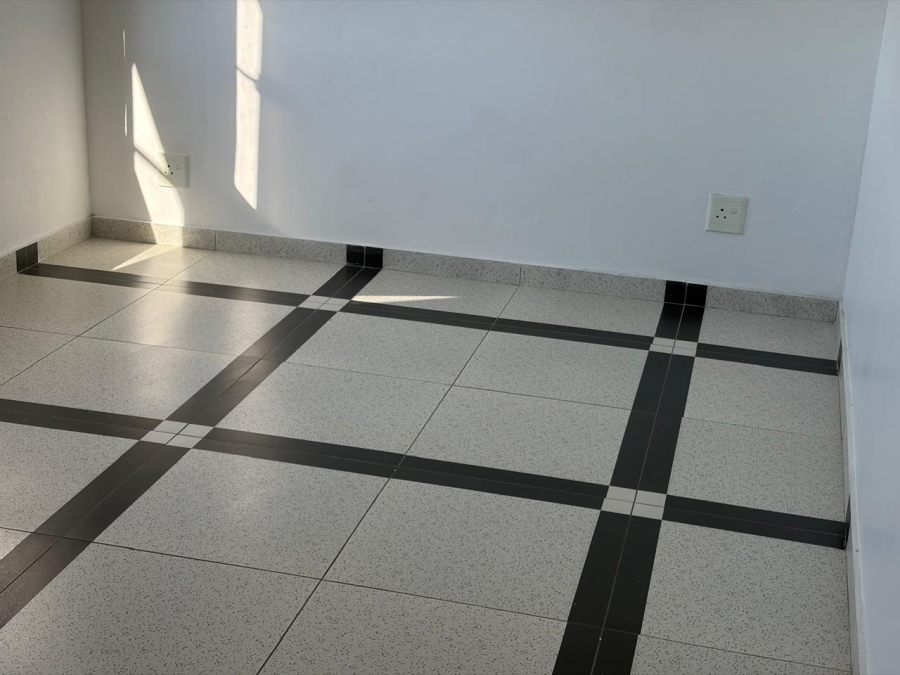 1 Bedroom Property for Sale in Noordwyk Gauteng