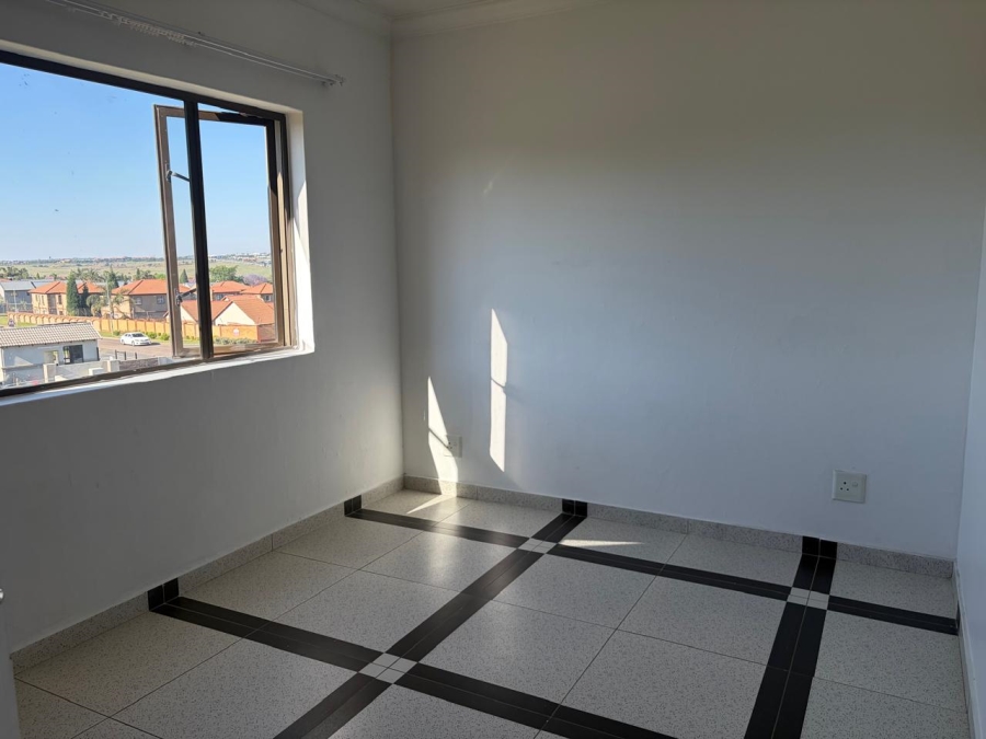 1 Bedroom Property for Sale in Noordwyk Gauteng