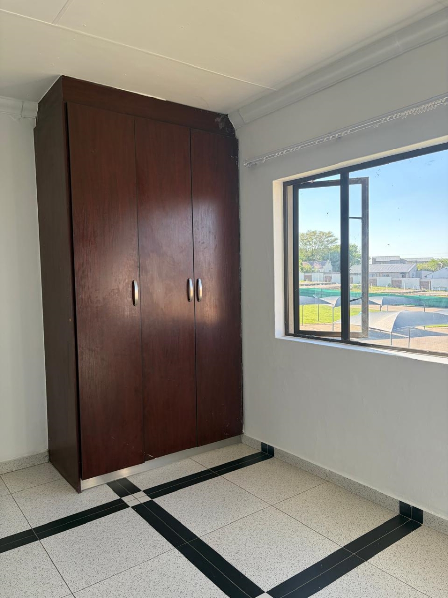 1 Bedroom Property for Sale in Noordwyk Gauteng