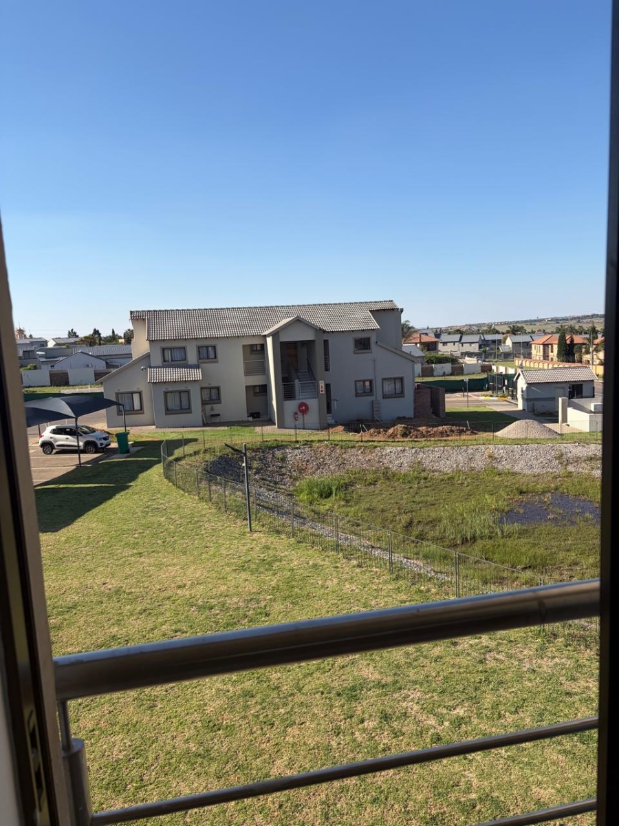 1 Bedroom Property for Sale in Noordwyk Gauteng