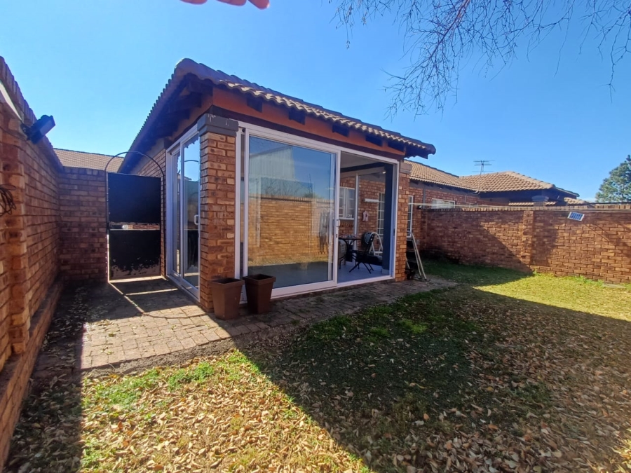 2 Bedroom Property for Sale in Andeon AH Gauteng