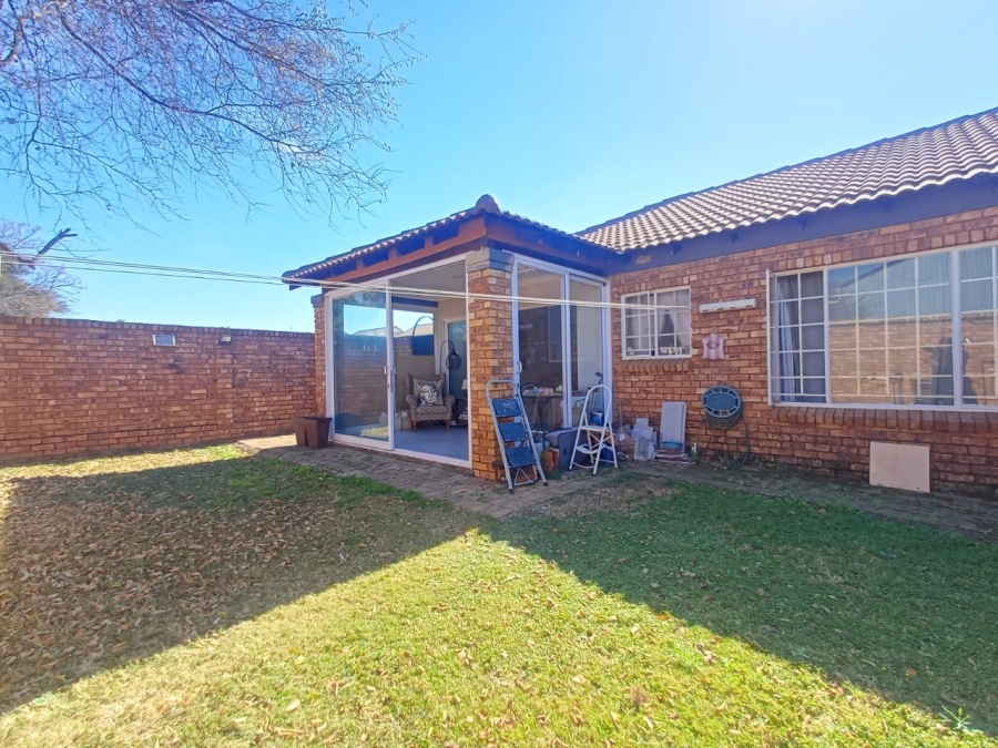 2 Bedroom Property for Sale in Andeon AH Gauteng