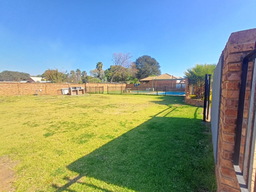2 Bedroom Property for Sale in Andeon AH Gauteng