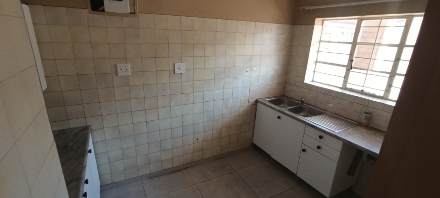 To Let 2 Bedroom Property for Rent in Rosettenville Gauteng