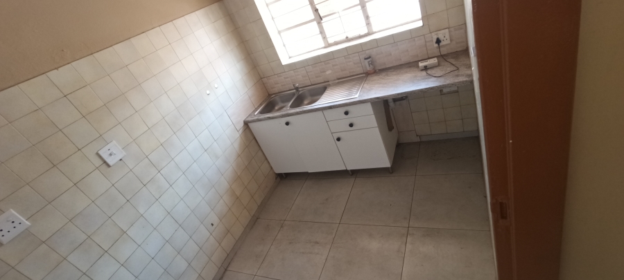 To Let 2 Bedroom Property for Rent in Rosettenville Gauteng