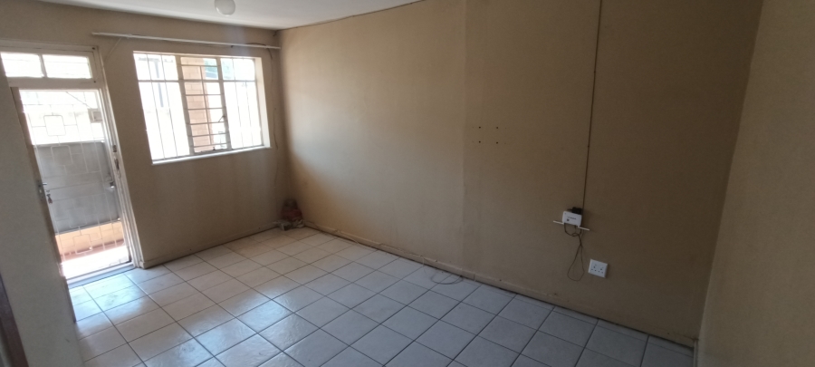 To Let 2 Bedroom Property for Rent in Rosettenville Gauteng