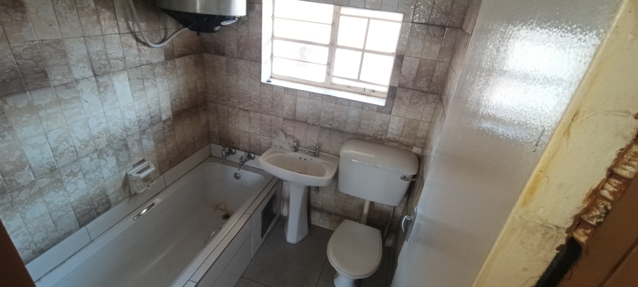 To Let 2 Bedroom Property for Rent in Rosettenville Gauteng