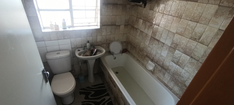To Let 2 Bedroom Property for Rent in Rosettenville Gauteng