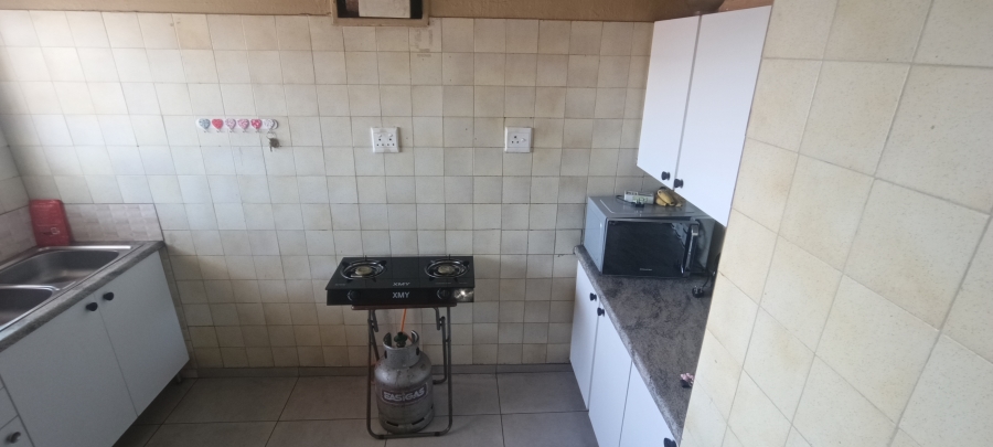 To Let 2 Bedroom Property for Rent in Rosettenville Gauteng