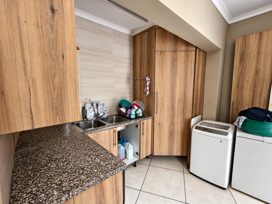 To Let 4 Bedroom Property for Rent in Three Rivers East Gauteng