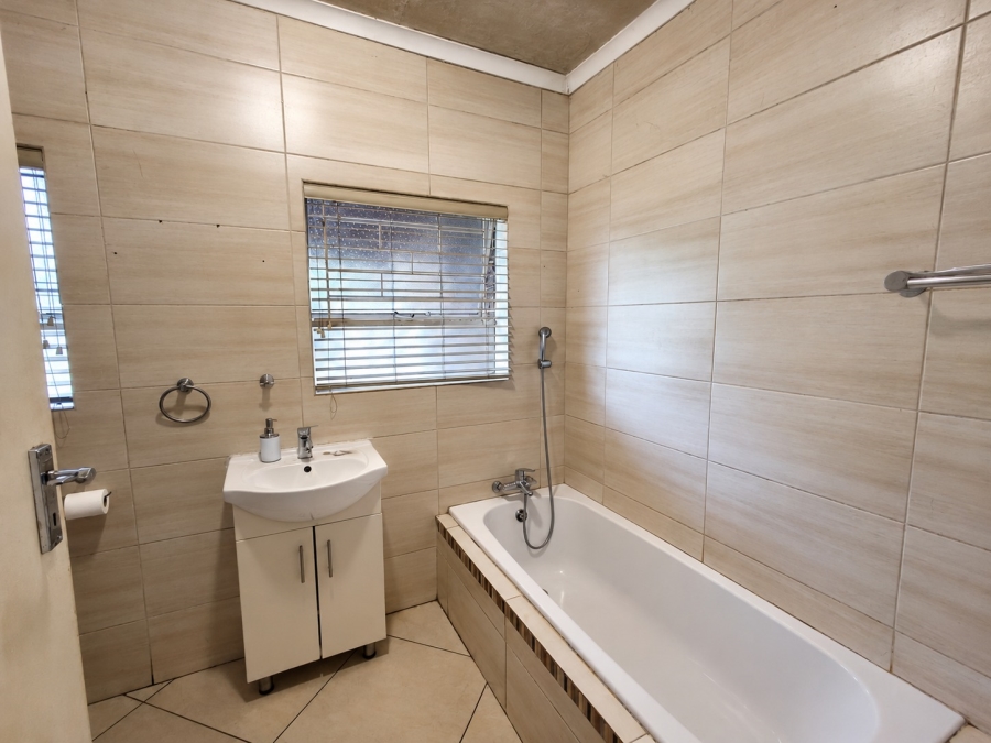 To Let 4 Bedroom Property for Rent in Three Rivers East Gauteng