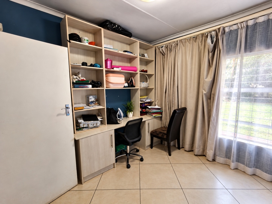 To Let 4 Bedroom Property for Rent in Three Rivers East Gauteng