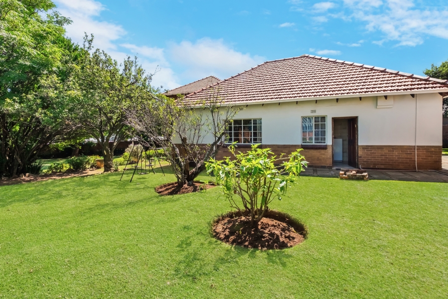 5 Bedroom Property for Sale in Greenside Gauteng