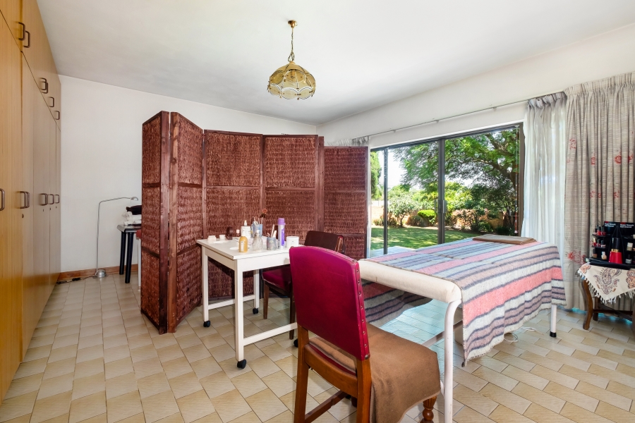 5 Bedroom Property for Sale in Greenside Gauteng
