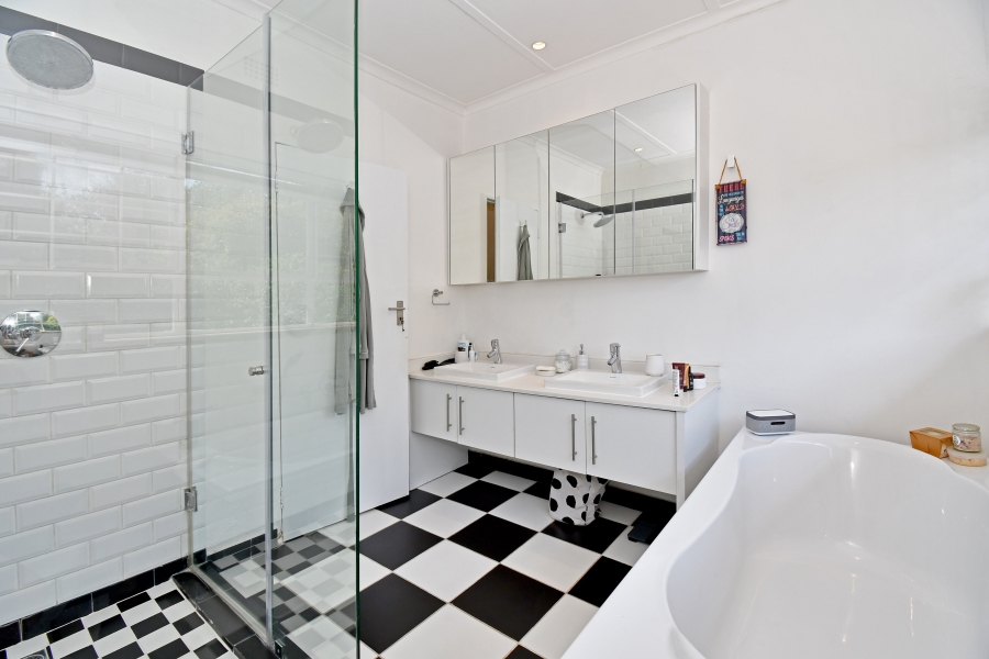 2 Bedroom Property for Sale in Atholl Gauteng