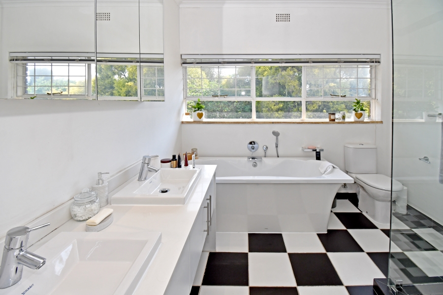 2 Bedroom Property for Sale in Atholl Gauteng