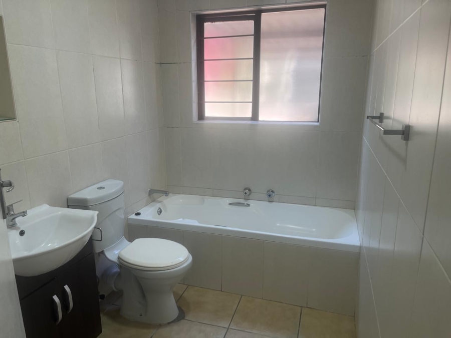 To Let 2 Bedroom Property for Rent in Sunninghill Gauteng
