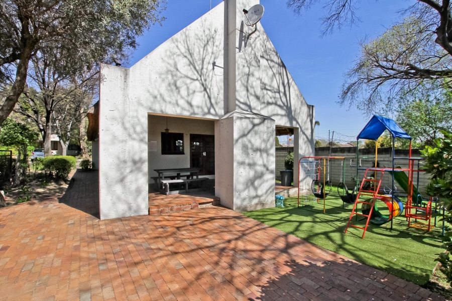 To Let 2 Bedroom Property for Rent in Sunninghill Gauteng