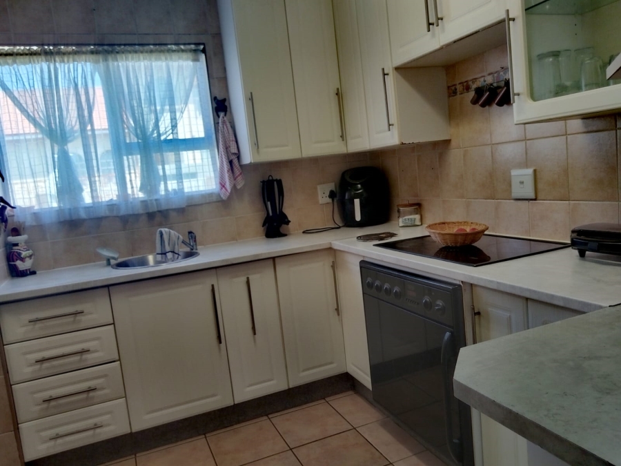 4 Bedroom Property for Sale in Van Riebeeck Park Gauteng