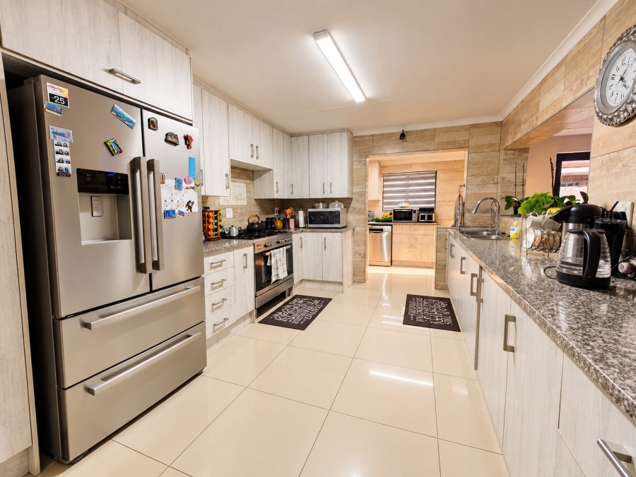 4 Bedroom Property for Sale in Sunair Park Gauteng