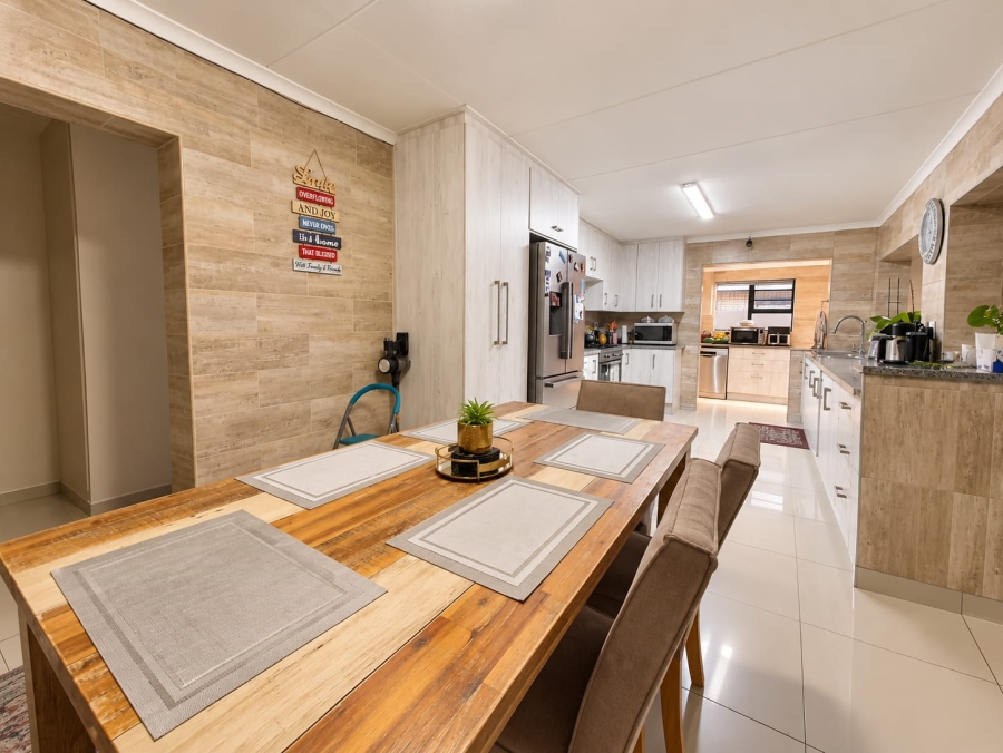 4 Bedroom Property for Sale in Sunair Park Gauteng