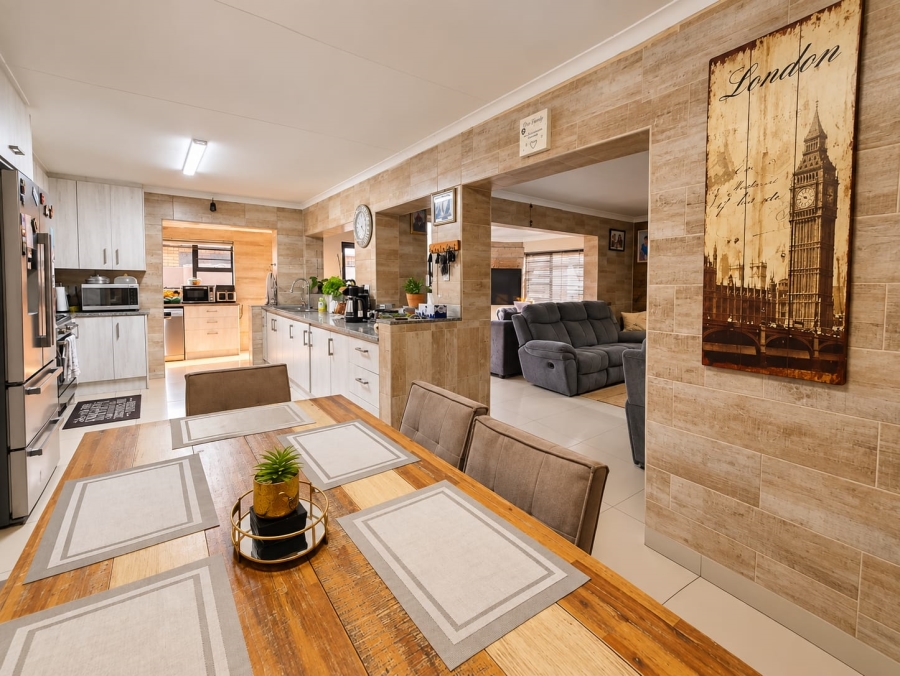 4 Bedroom Property for Sale in Sunair Park Gauteng
