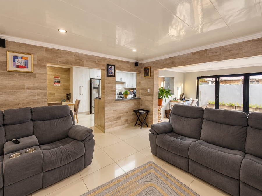 4 Bedroom Property for Sale in Sunair Park Gauteng