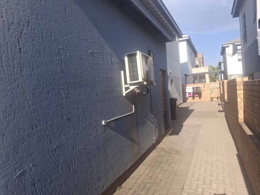 3 Bedroom Property for Sale in Rua Vista Gauteng