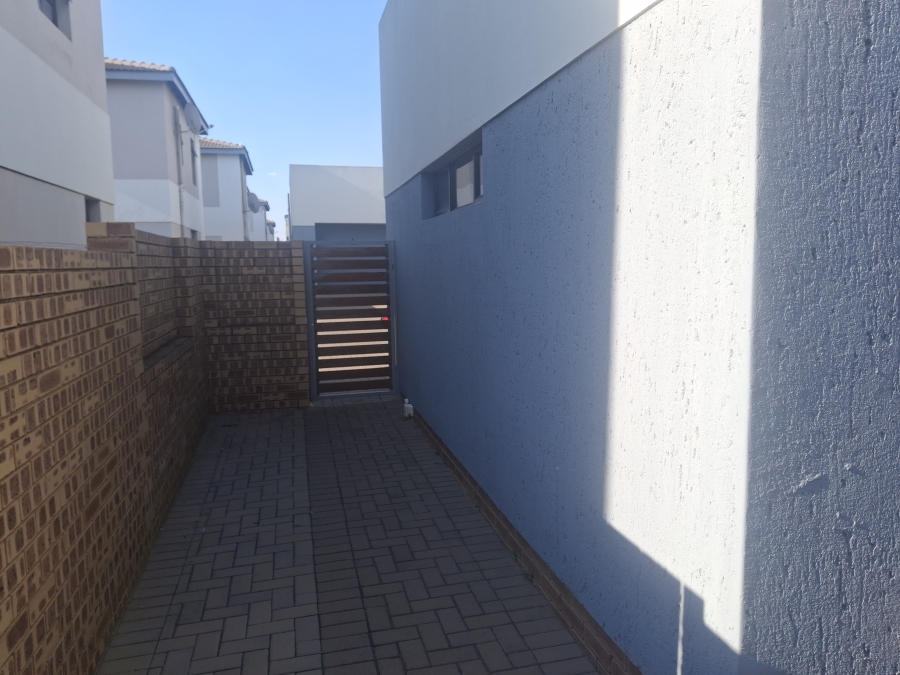 3 Bedroom Property for Sale in Rua Vista Gauteng